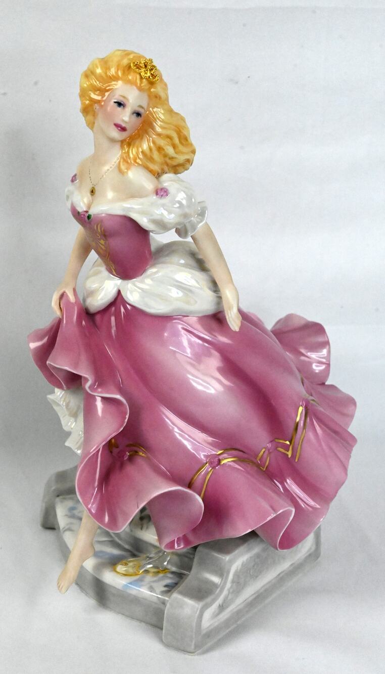 Franklin Mint Cinderella Porcelain Figurine 1988 Gerda Neubacher